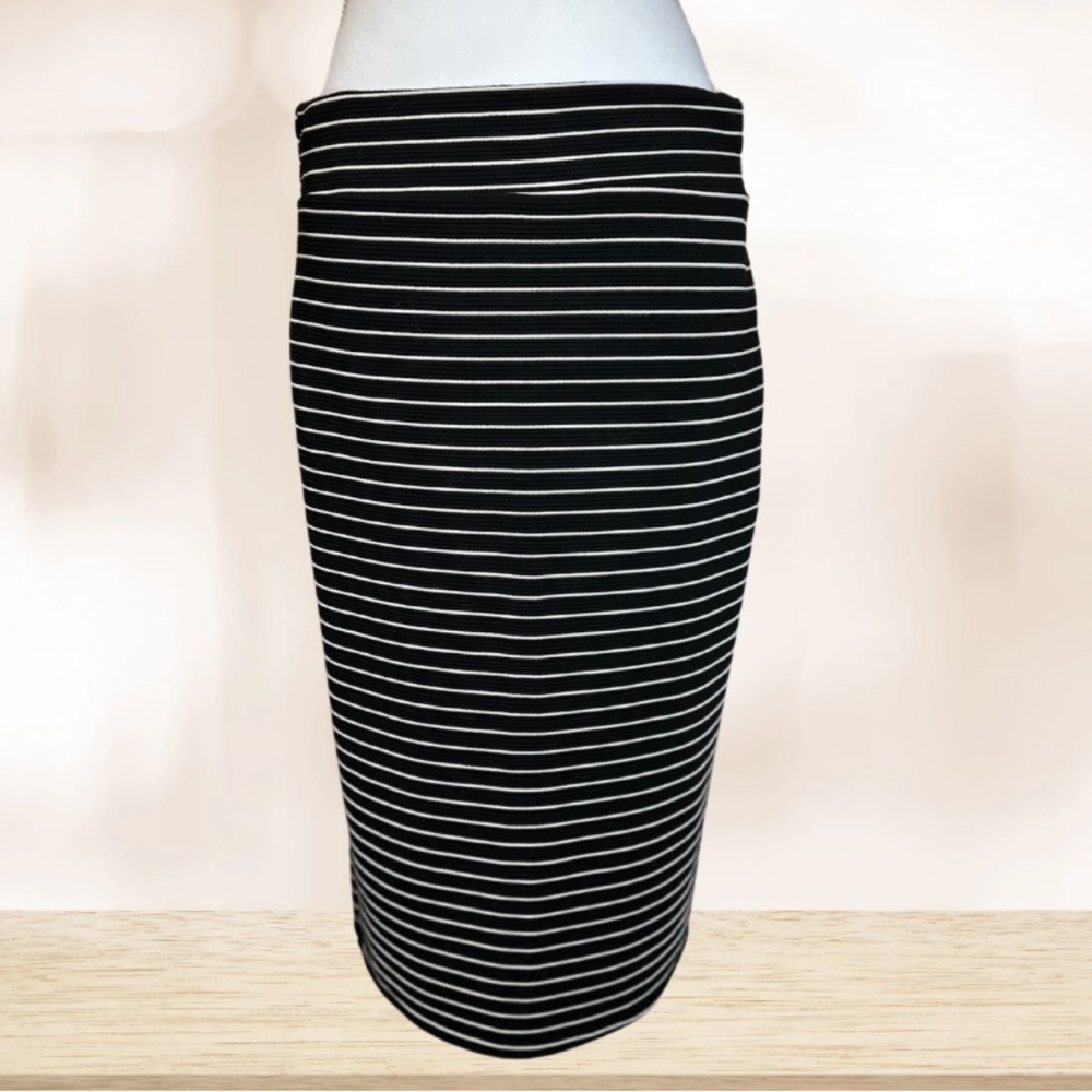 Black and White Knee-Length Pencil Skirt for Work